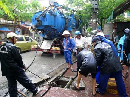 Đội ngũ nhân viên hút hầm cầu chuyên nghiệp tại huyện Bến Lức