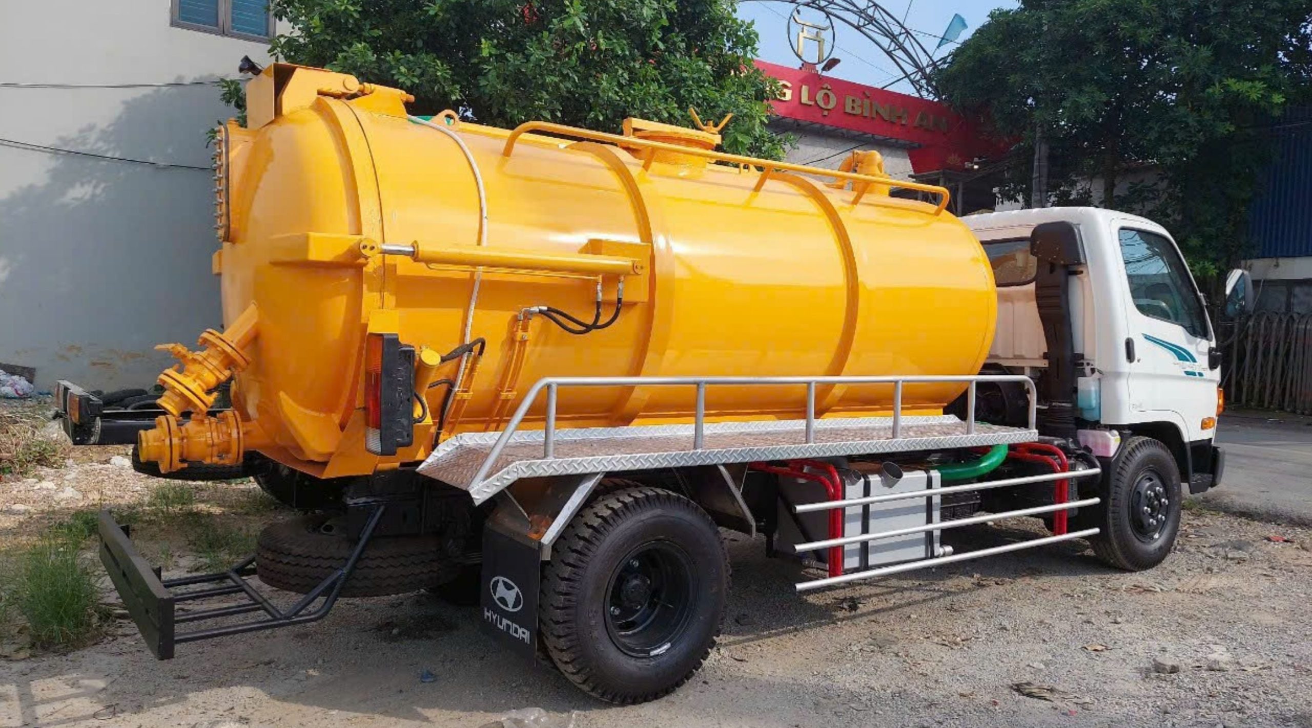 Hút hầm cầu Hậu Nghĩa nhanh sạch giá tốt có mặt 15 phút
