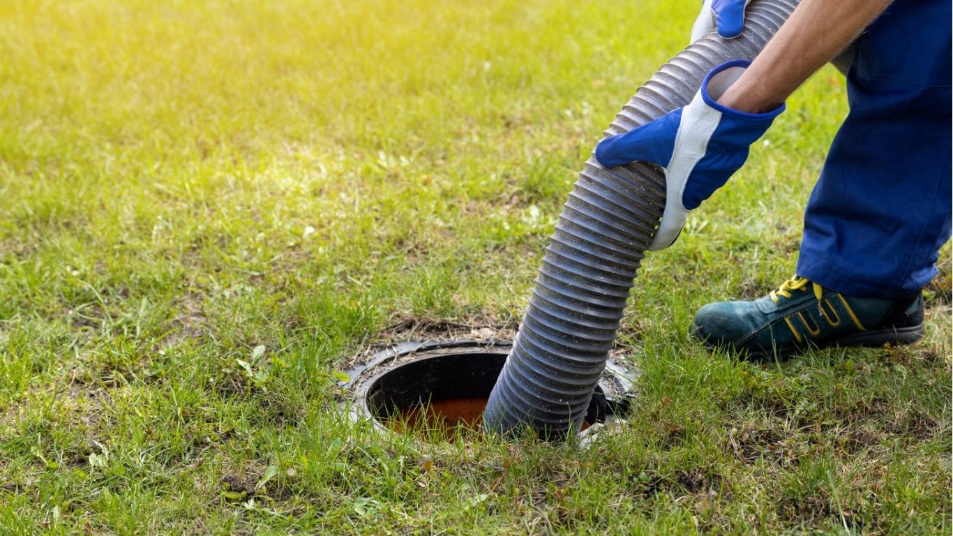 Hút Hầm Cầu Cần Giuộc Giải Pháp Khi Nhà Vệ Sinh Bắt Đầu Có Sự Cố