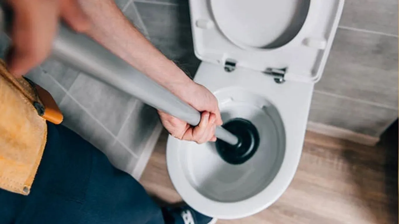 Nguyên Nhân Bồn Cầu Thoát Nước Chậm Và Cách Xử Lý
