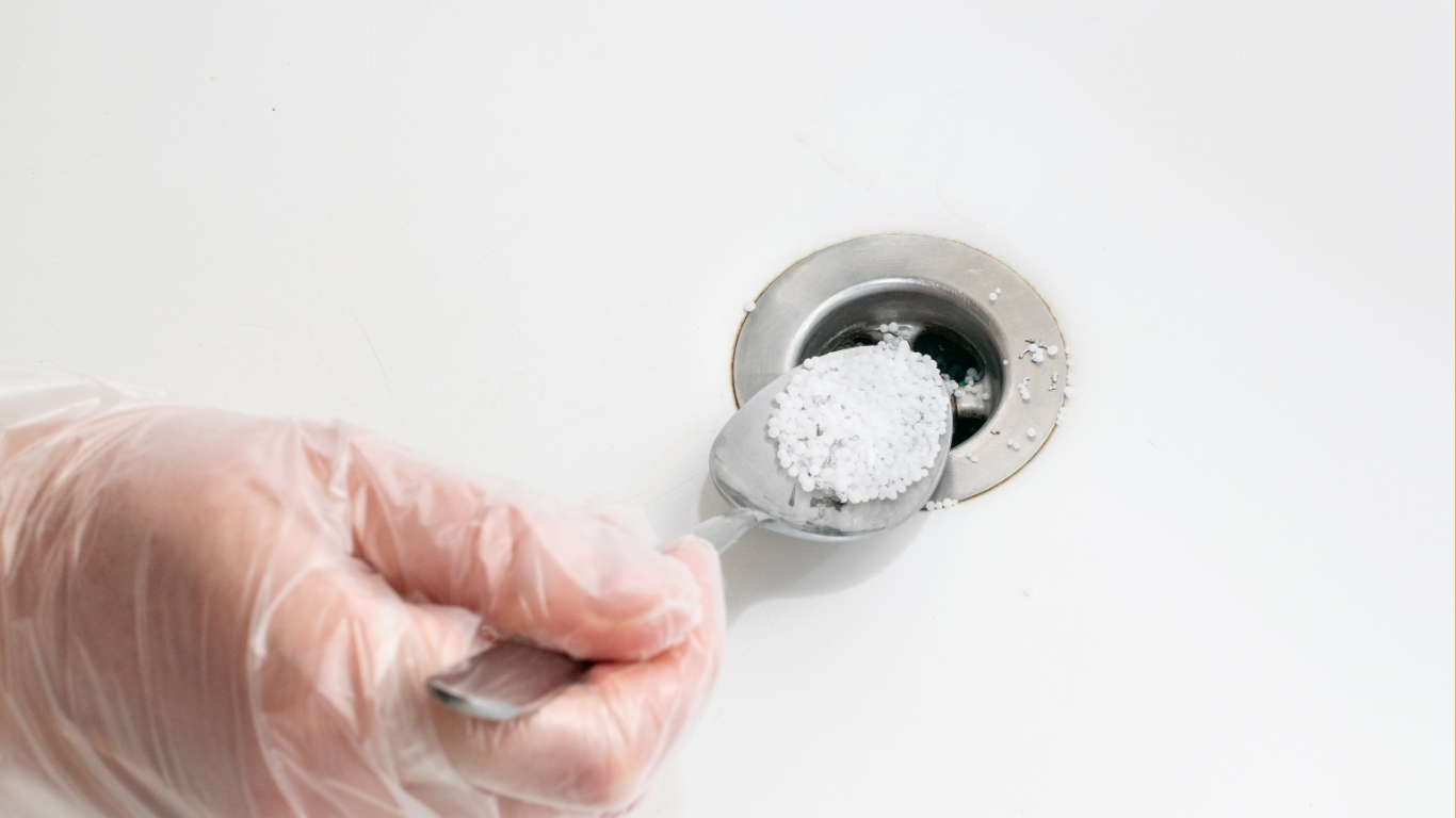 Vì Sao Nước Nóng Có Thể Giúp Thông Cống Nghẹt?