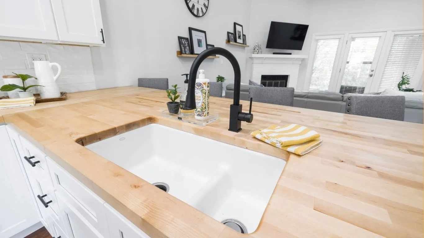 Những Việc Không Nên Làm Khi Bồn Rửa Bát Bị Tắc