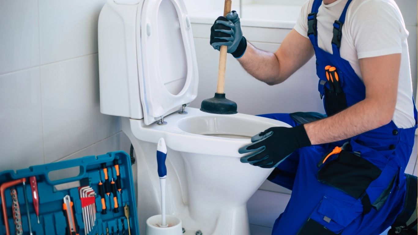 Vì Sao Bồn Cầu Thoát Nước Chậm? Cách Xử Lý